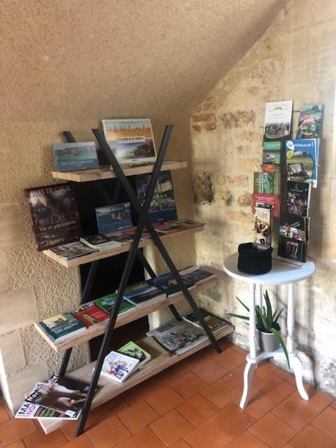 Le Prieure Des Fontaines Hotel Les Preaux Bagian luar foto