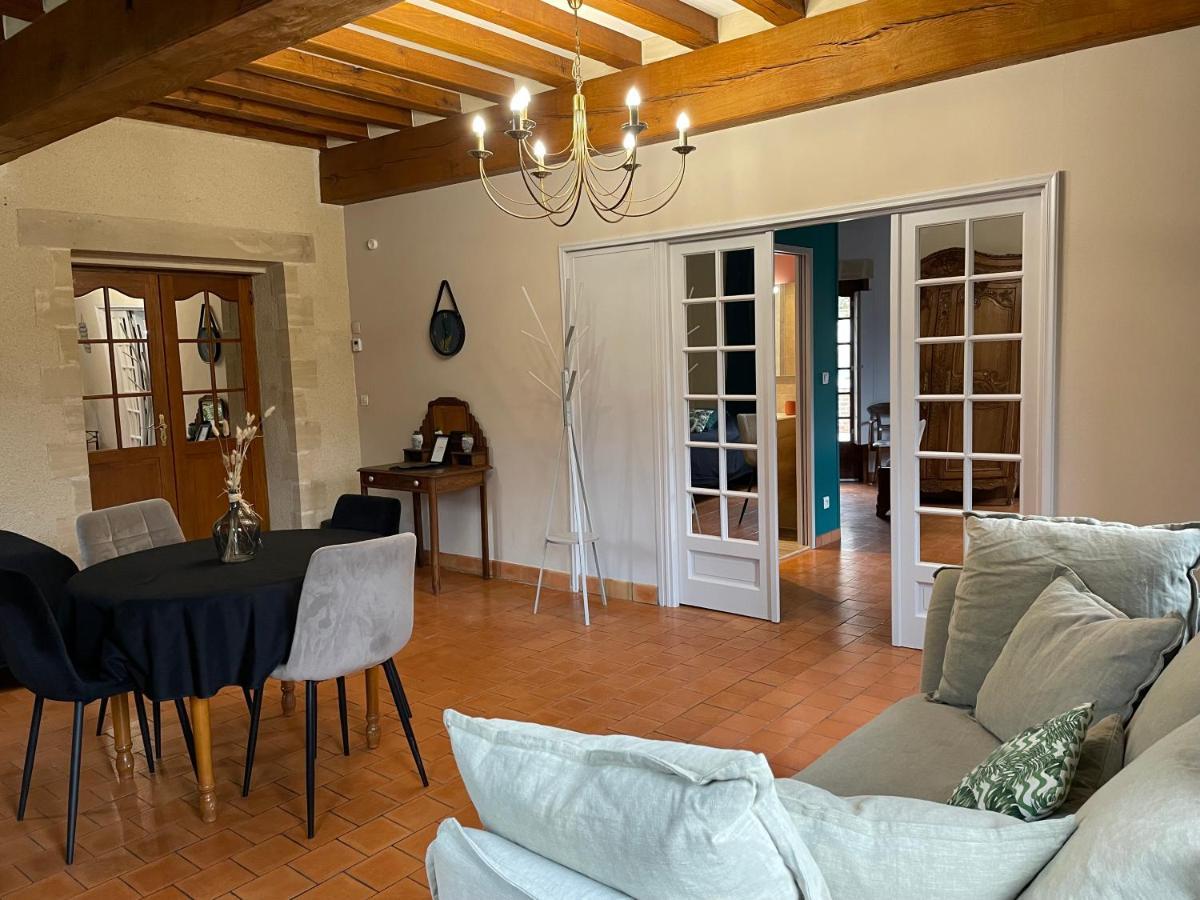 Le Prieure Des Fontaines Hotel Les Preaux Bagian luar foto