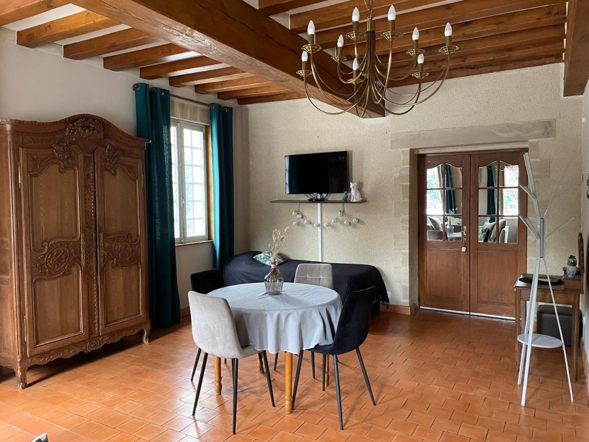 Le Prieure Des Fontaines Hotel Les Preaux Bagian luar foto