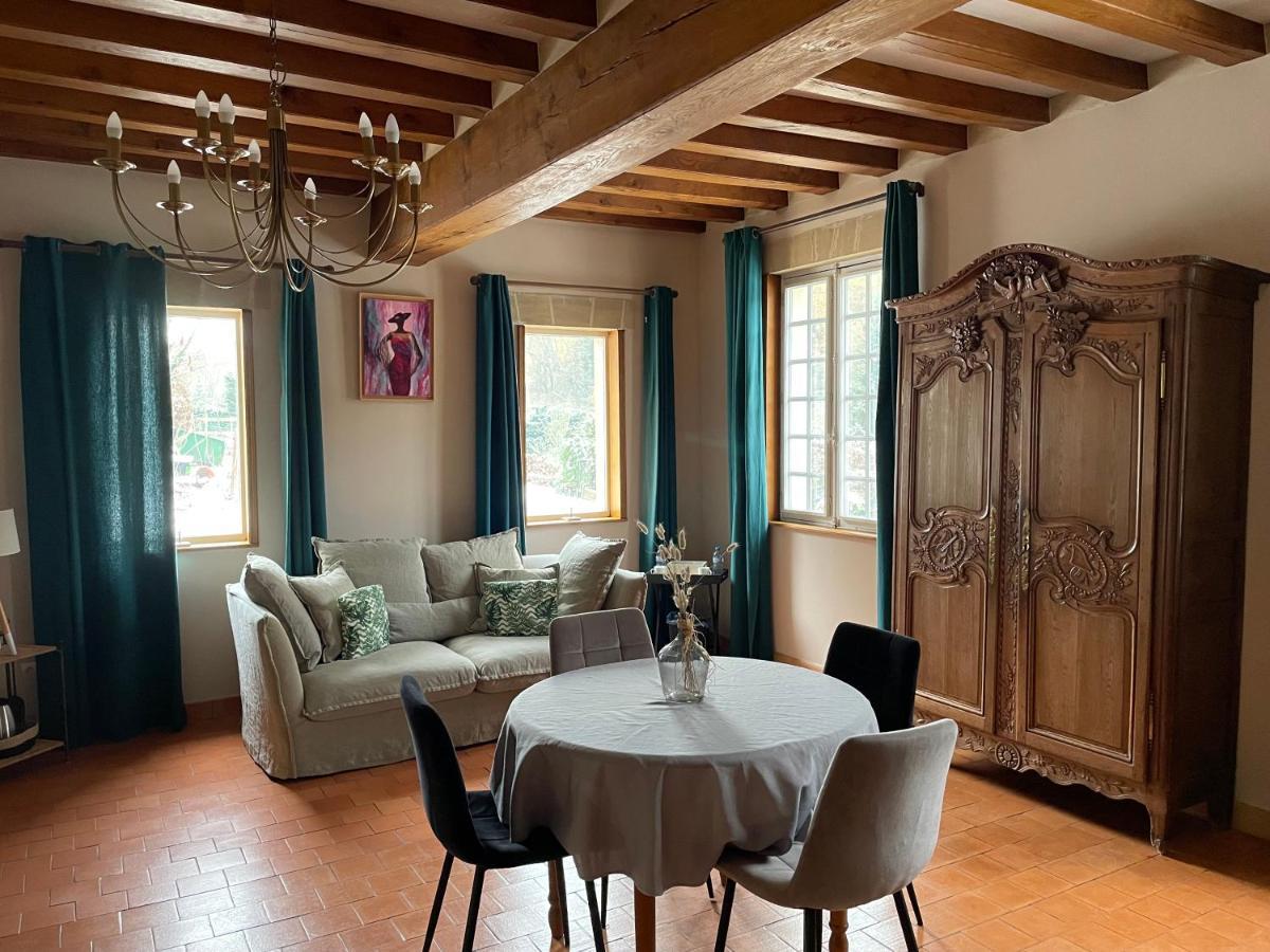 Le Prieure Des Fontaines Hotel Les Preaux Bagian luar foto