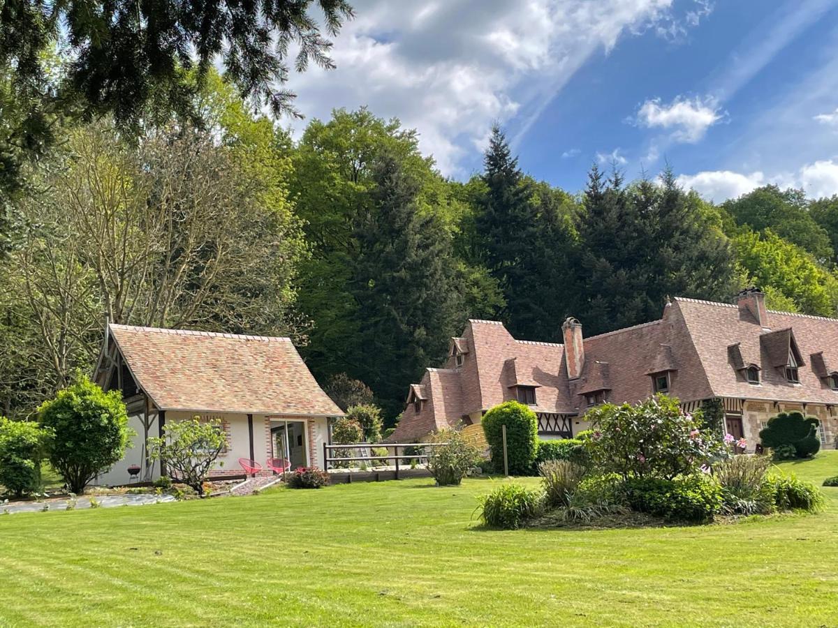 Le Prieure Des Fontaines Hotel Les Preaux Bagian luar foto