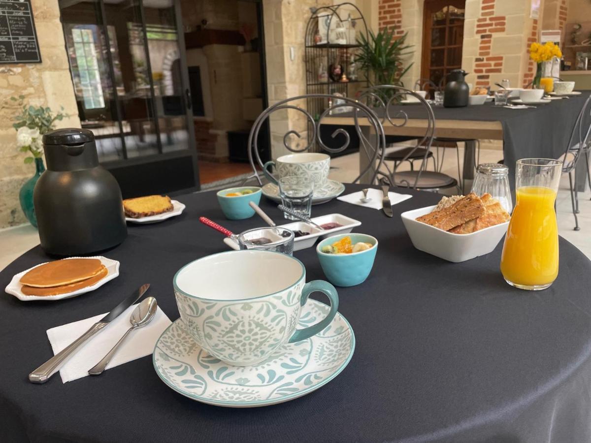 Le Prieure Des Fontaines Hotel Les Preaux Bagian luar foto