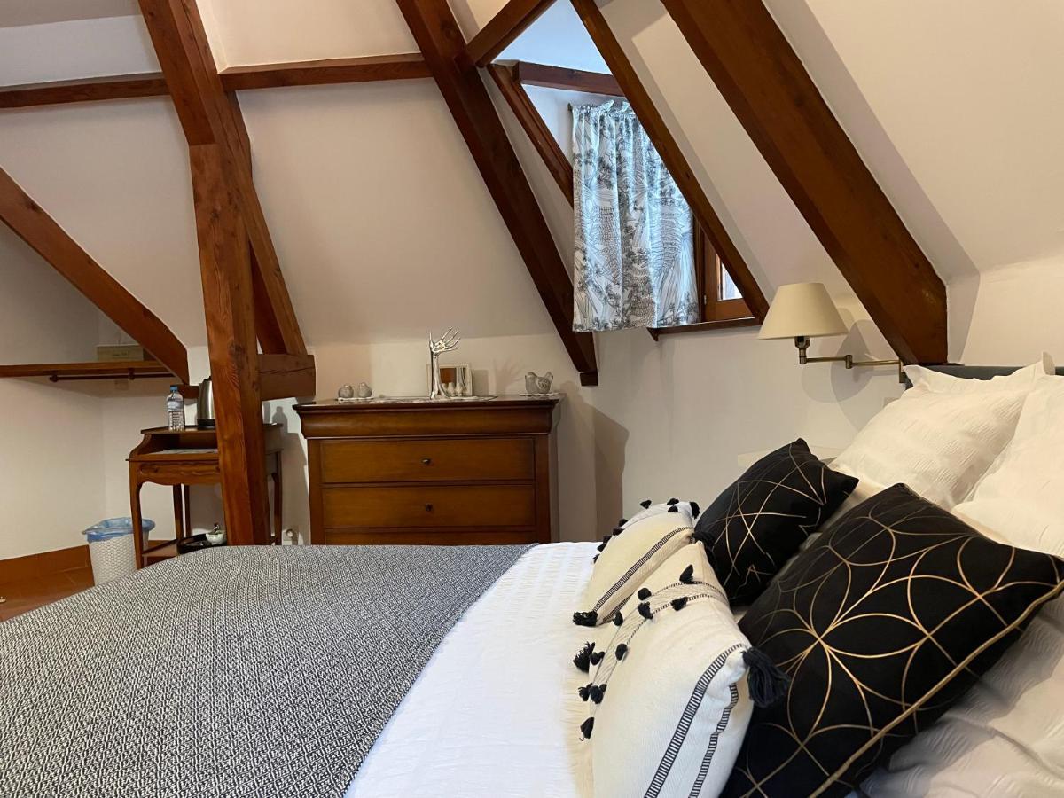 Le Prieure Des Fontaines Hotel Les Preaux Bagian luar foto