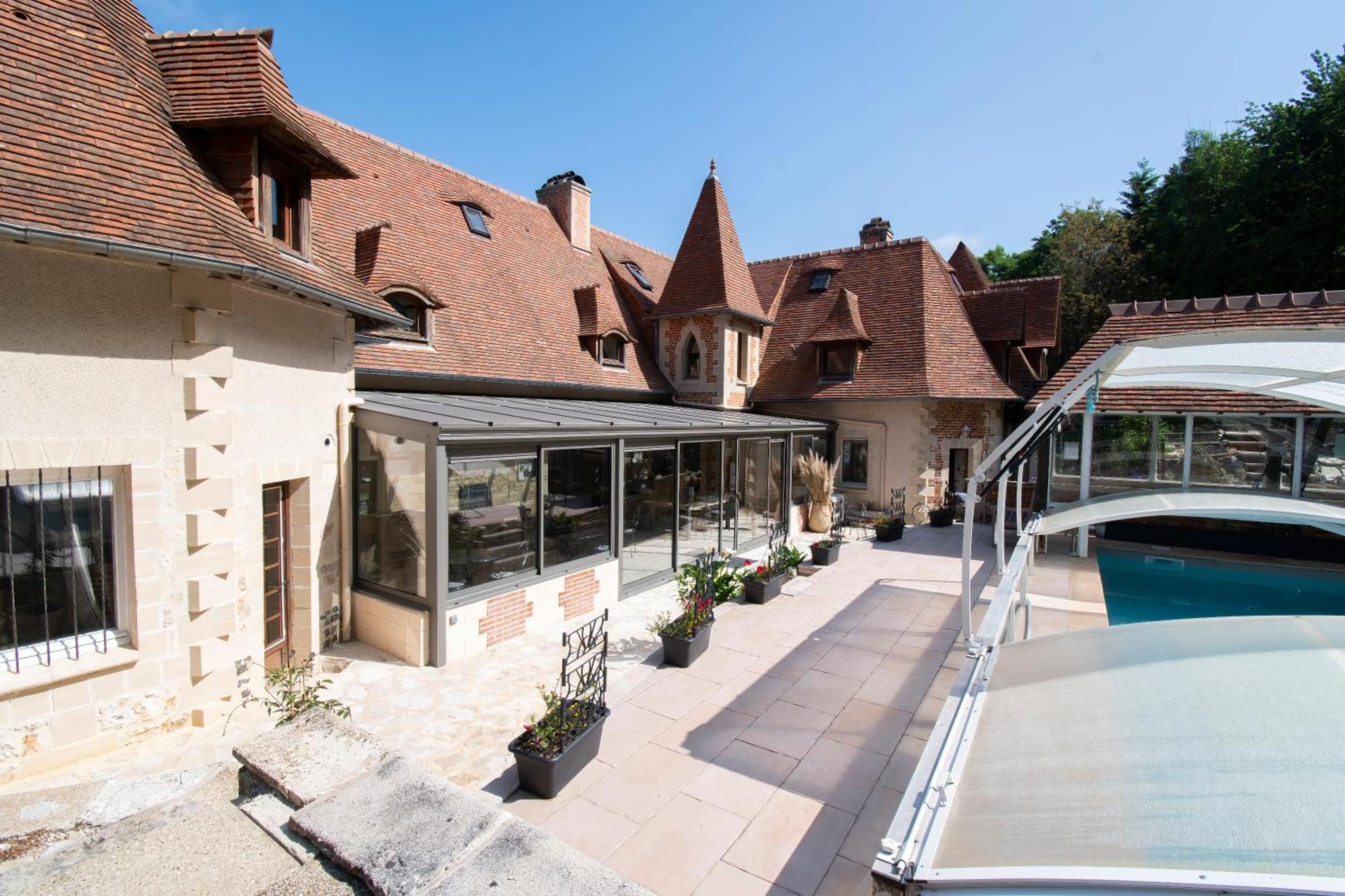 Le Prieure Des Fontaines Hotel Les Preaux Bagian luar foto