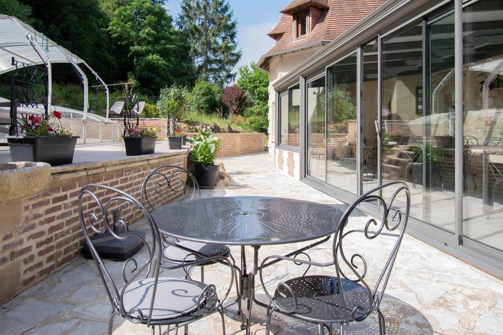 Le Prieure Des Fontaines Hotel Les Preaux Bagian luar foto