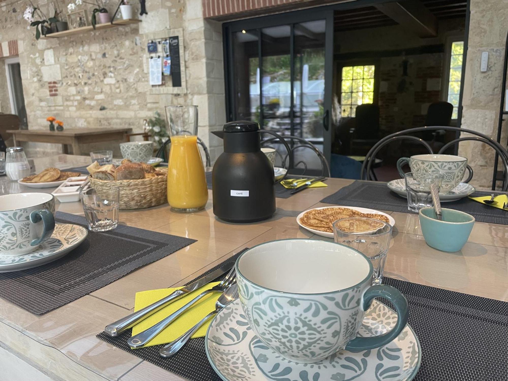 Le Prieure Des Fontaines Hotel Les Preaux Bagian luar foto