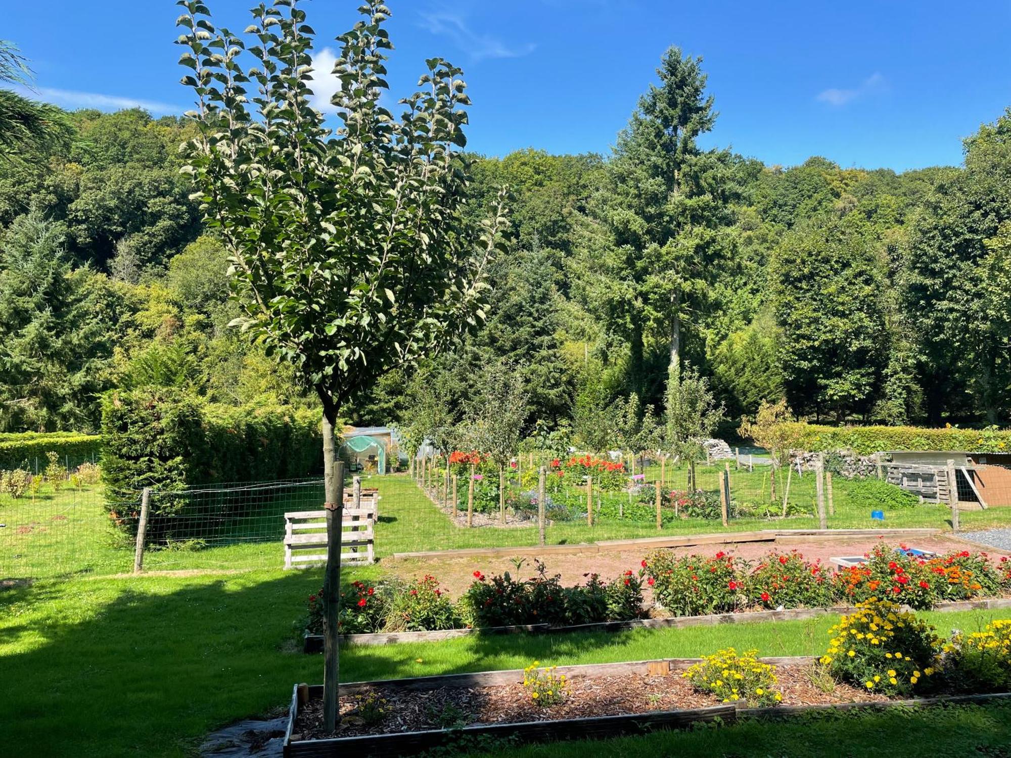 Le Prieure Des Fontaines Hotel Les Preaux Bagian luar foto